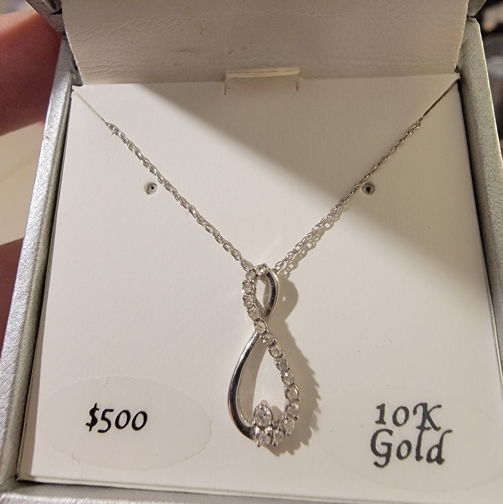 Delicate Diamond Infinity Pendant necklace